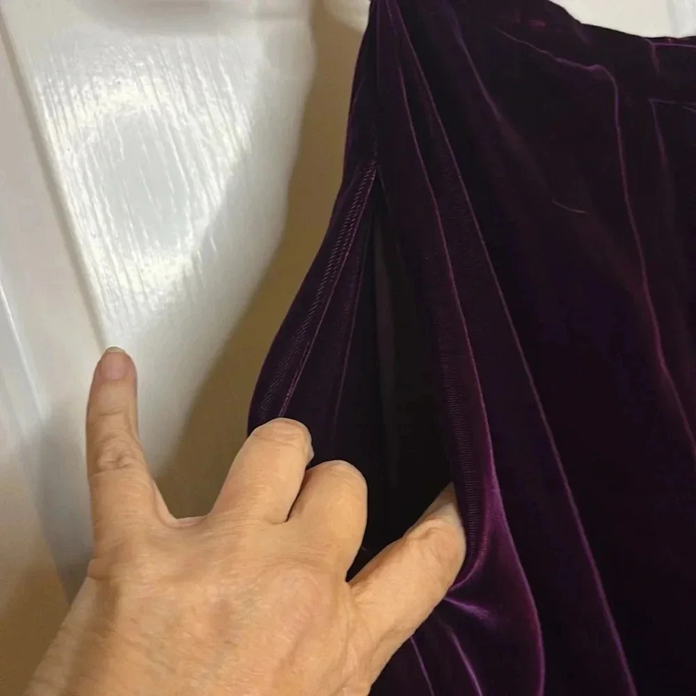 EUC DIOR women’s rich purple velvet skirt silk lined size 8us 40Fr mid length - Picture 6 of 10